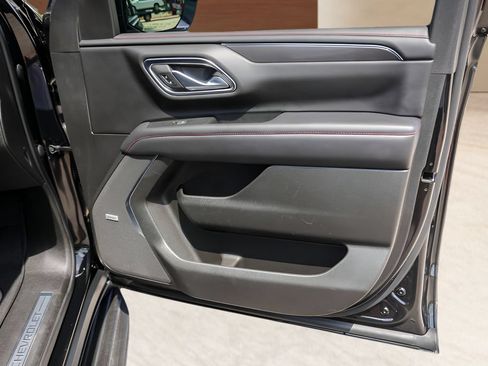 Used 2022 Chevrolet Suburban RST w/ Luxury Package RWD image 31