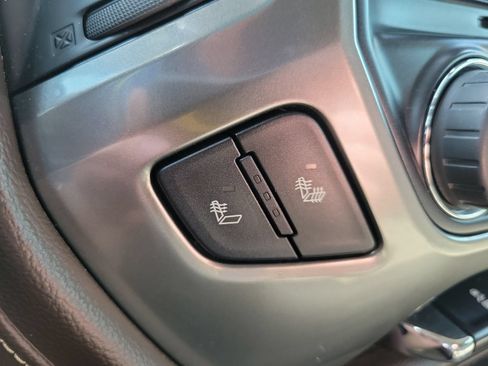 Used 2017 Chevrolet Silverado 1500 LTZ Z71 AWD/4WD image 22