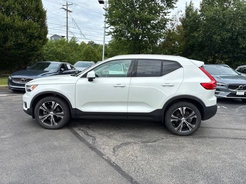 Used 2021 Volvo XC40 T5 Inscription w/ Climate Package AWD/4WD image 2