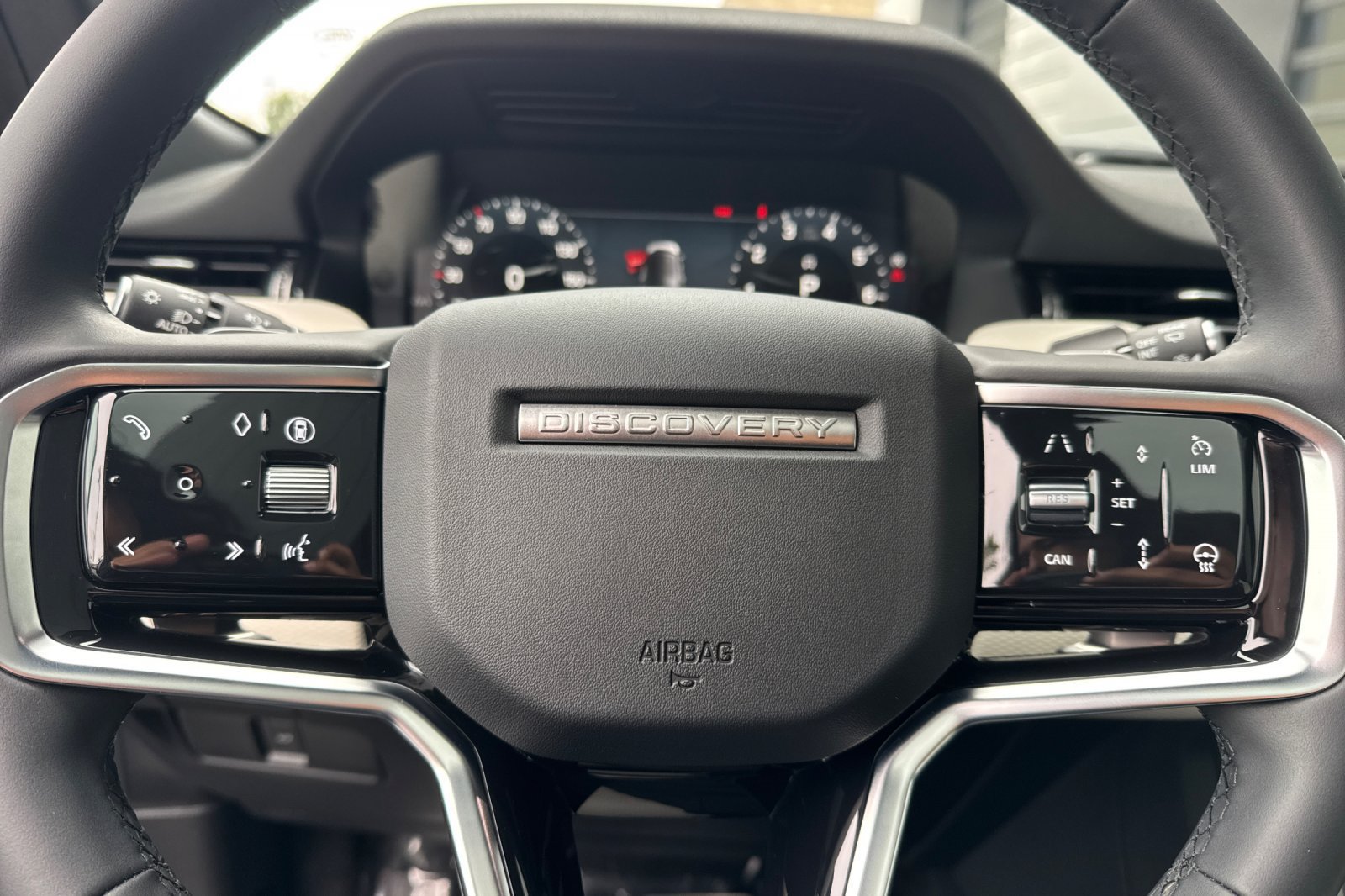 Used 2025 Land Rover Discovery Sport Dynamic SE AWD/4WD image 27