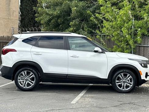 Used 2023 Kia Seltos S image 7