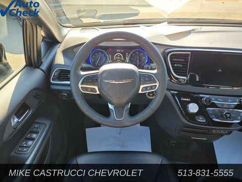 Used 2025 Chrysler Pacifica Select FWD image 11