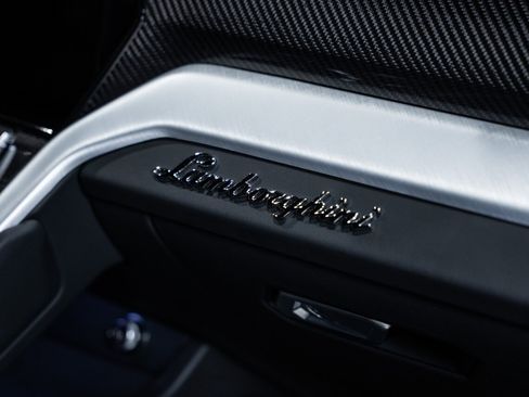 Used 2022 Lamborghini Urus AWD/4WD image 64