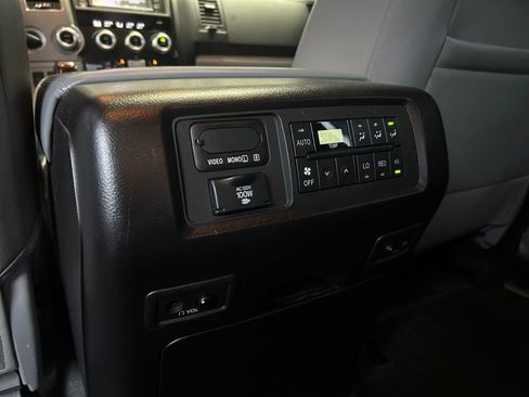 Used 2016 Toyota Sequoia Platinum image 36