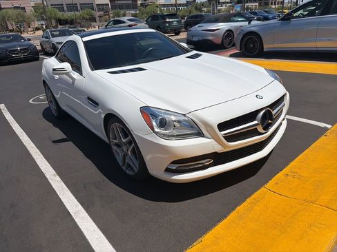 Used 2015 Mercedes-Benz SLK 250 image 2