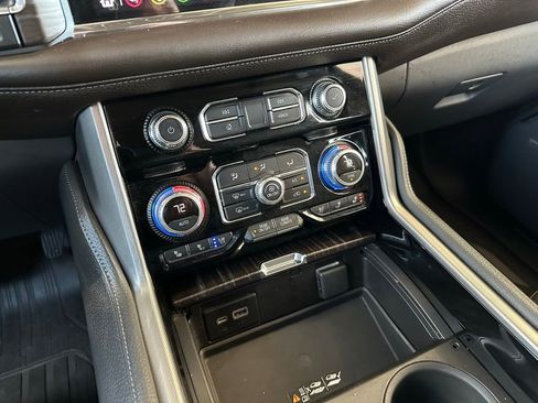 Used 2021 GMC Yukon XL Denali w/ Denali Premium Package image 26
