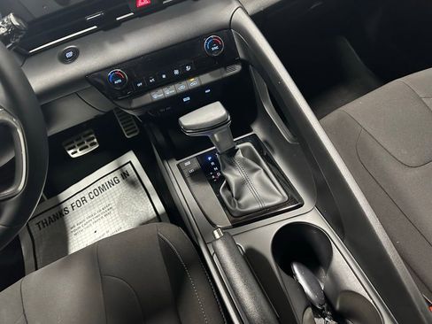 Used 2025 Hyundai Elantra Sport image 32