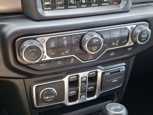 Certified 2023 Jeep Wrangler Unlimited w/ Cold Weather Group image 16