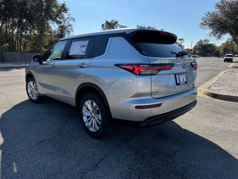 New 2026 Mitsubishi Outlander ES image 5