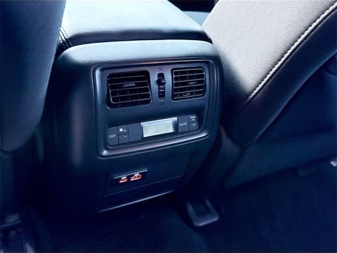 Used 2019 Nissan Pathfinder S image 28