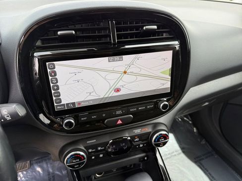 Used 2023 Kia Soul EX FWD image 17