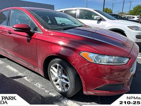Used 2015 Ford Fusion SE image 1