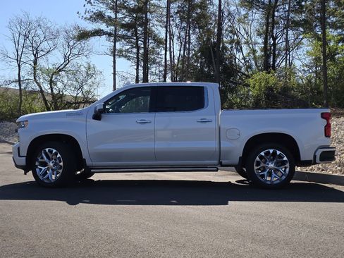 Used 2019 Chevrolet Silverado 1500 High Country w/ Technology Package image 27