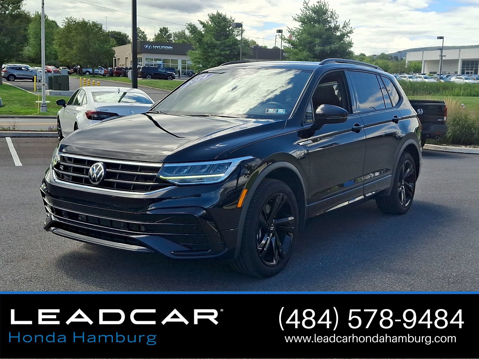 Used 2024 Volkswagen Tiguan SE R-Line AWD/4WD image 3