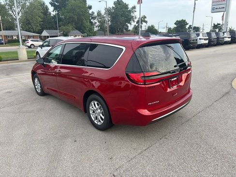 New 2027 Chrysler Pacifica Select FWD image 4
