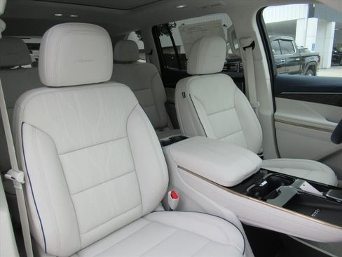 New 2026 Buick Enclave Avenir w/ Super Cruise Package image 8