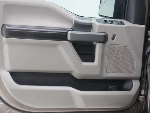 Used 2018 Ford F150 XLT w/ Equipment Group 302A Luxury AWD/4WD image 15