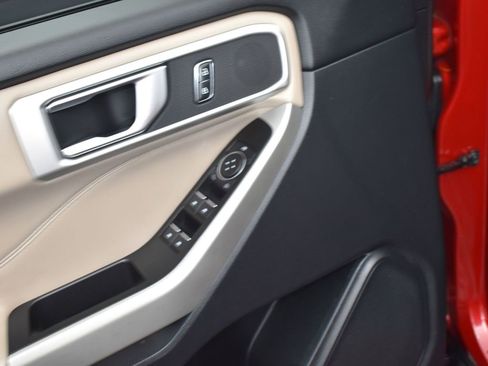 Used 2020 Ford Explorer XLT w/ Equipment Group 202A image 6