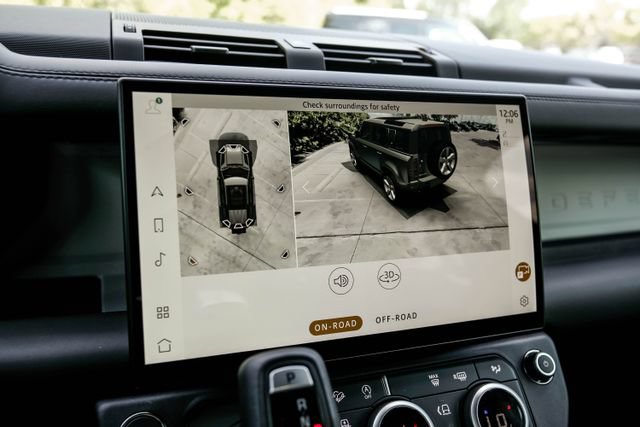 New 2026 Land Rover Defender 110 X-Dynamic SE AWD/4WD image 25