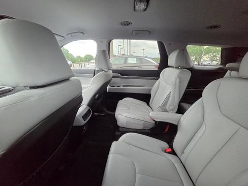 Used 2024 Hyundai Palisade SEL FWD image 11