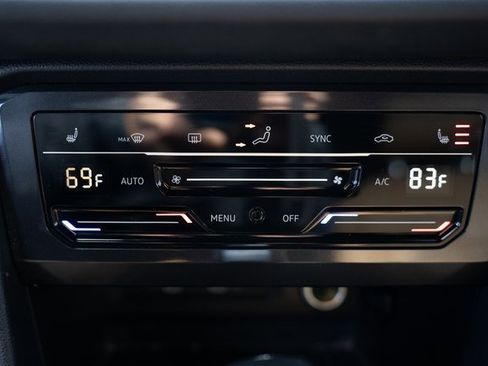 Used 2022 Volkswagen Tiguan SE image 27