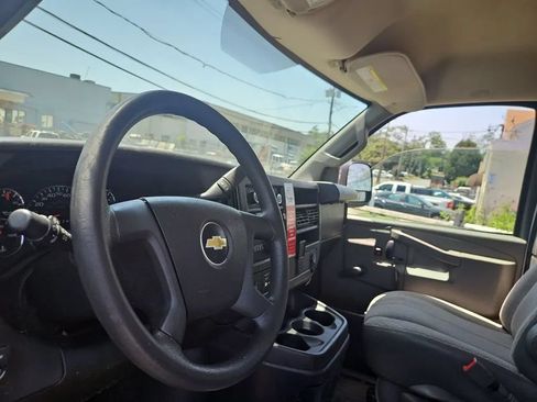 Used 2017 Chevrolet Express 3500 RWD image 13