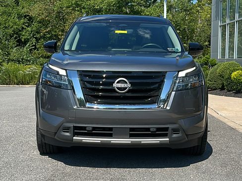 Used 2024 Nissan Pathfinder SL w/ SL Premium Package AWD/4WD image 3