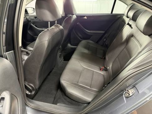 Used 2011 Volkswagen Jetta SE FWD image 10