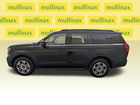 Used 2025 Ford Expedition Active RWD image 11