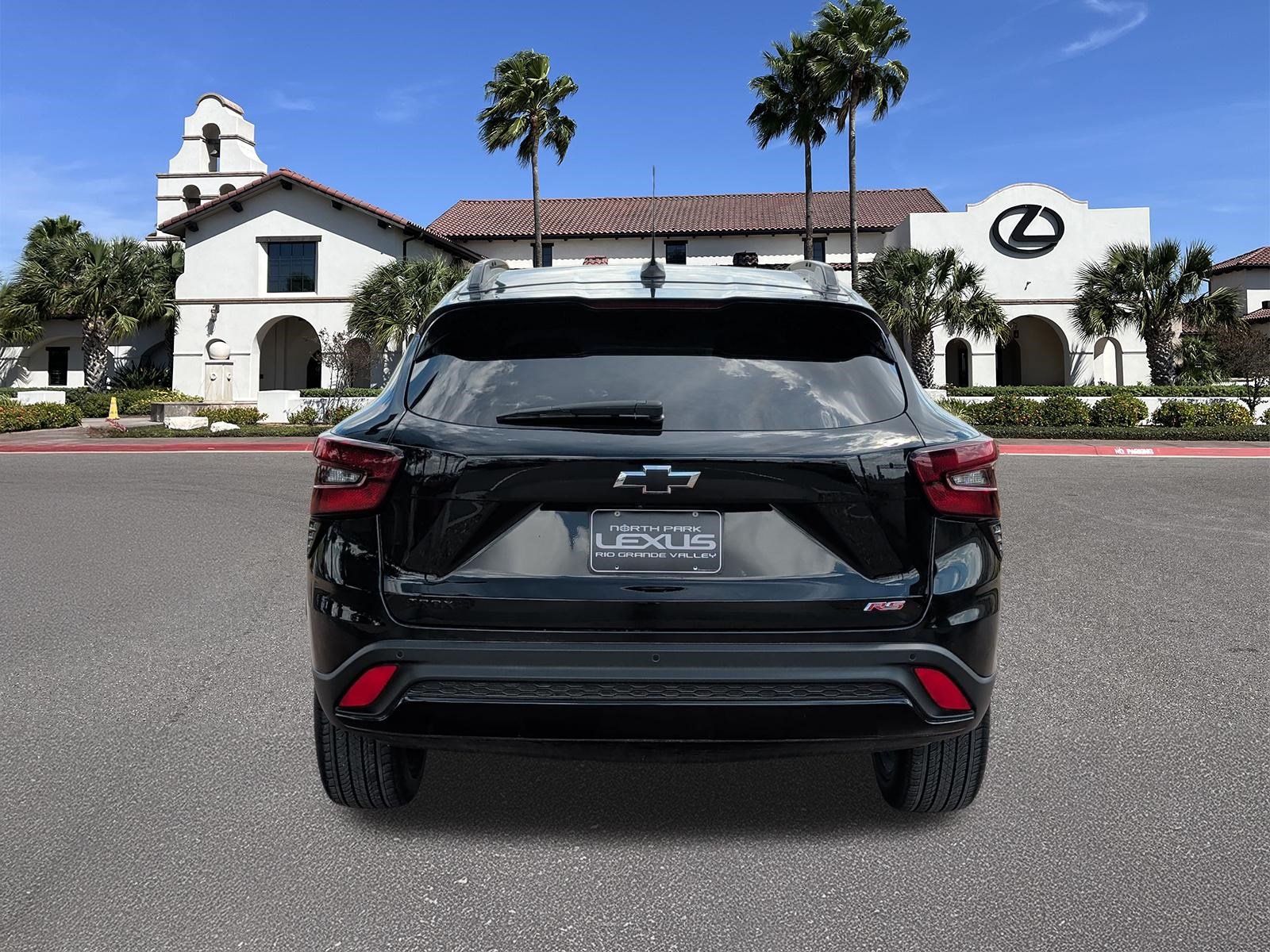 Used 2025 Chevrolet Trax RS w/ Driver Confidence Package FWD image 3