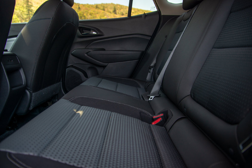 New 2026 Chevrolet Trax LT w/ Sunroof Package FWD image 13