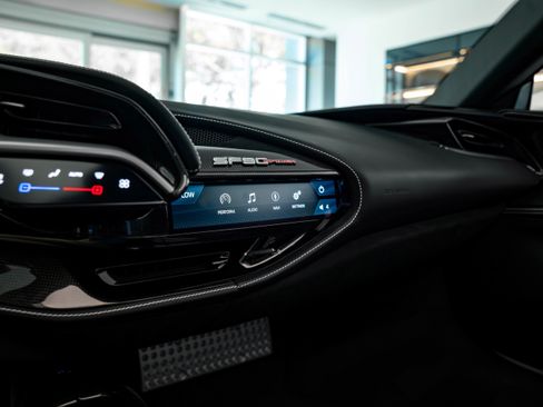 Used 2025 Ferrari SF90 Spider image 28