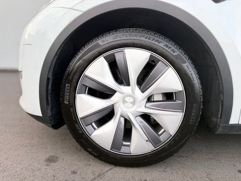 Used 2023 Tesla Model Y Long Range AWD/4WD image 28