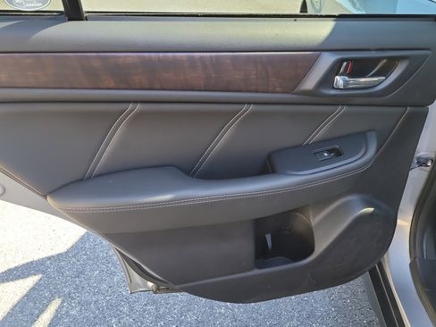 Used 2019 Subaru Outback 2.5i Limited w/ Popular Package #2 image 12