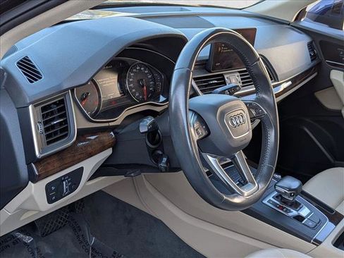 Used 2019 Audi Q5 Premium w/ Convenience Package image 10