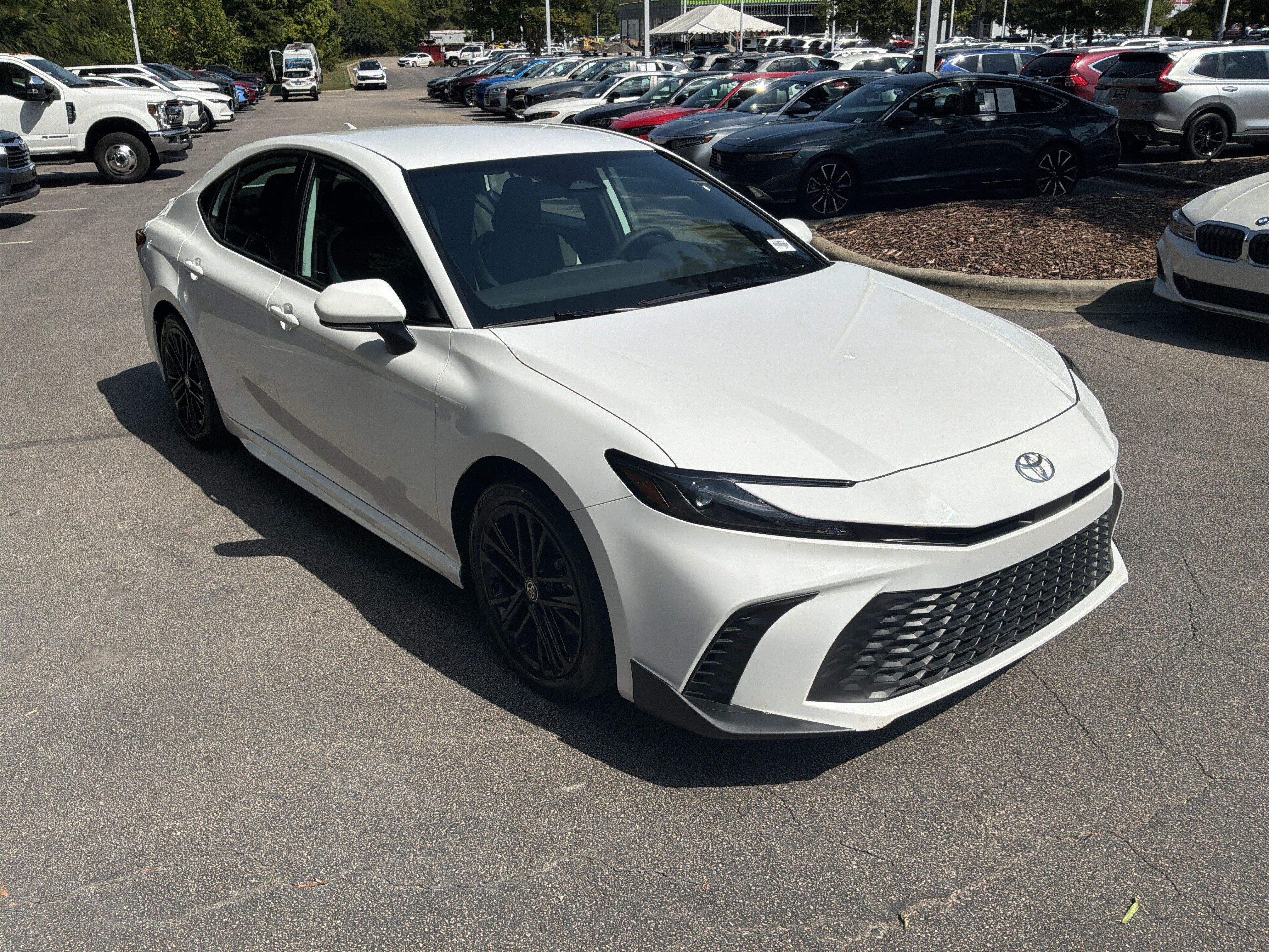 Used 2026 Toyota Camry SE w/ Convenience Package FWD image 2