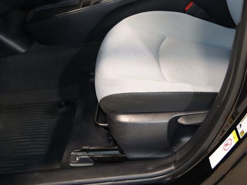 Used 2021 Toyota Prius LE FWD image 35