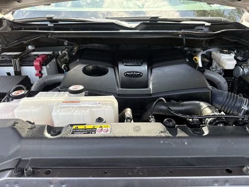 Used 2022 Toyota Tundra Limited w/ Power Package AWD/4WD image 36