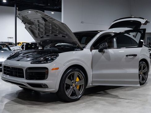Used 2021 Porsche Cayenne Turbo AWD/4WD image 42