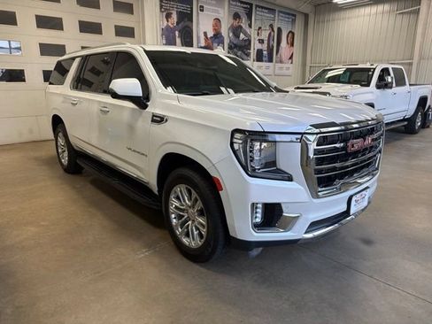 Used 2023 GMC Yukon XL SLT w/ SLT Luxury Package AWD/4WD image 4