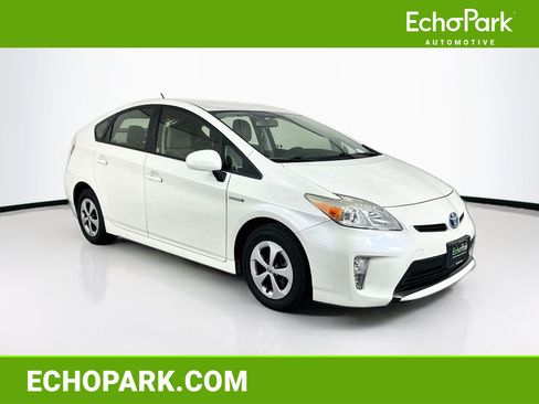 Used 2015 Toyota Prius Two FWD image 1