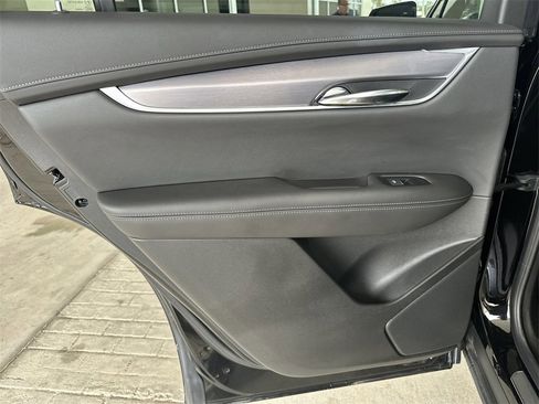 New 2025 Cadillac XT6 Luxury image 25