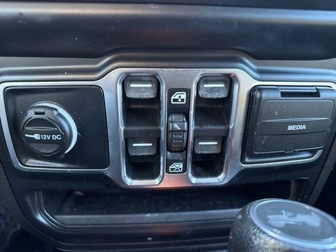 Used 2021 Jeep Wrangler Unlimited Willys image 10