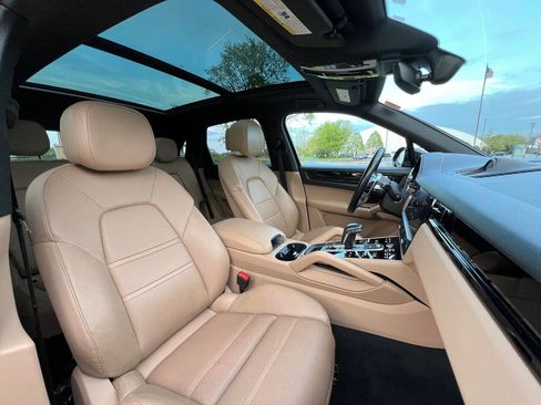 Used 2019 Porsche Cayenne Base AWD 4dr SUV image 39