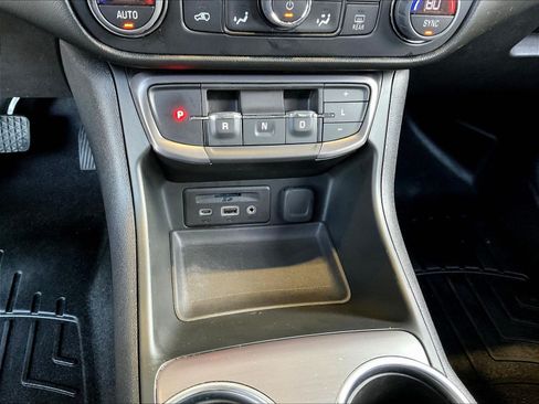 Used 2022 GMC Terrain AT4 w/ Tech Package AWD/4WD image 15