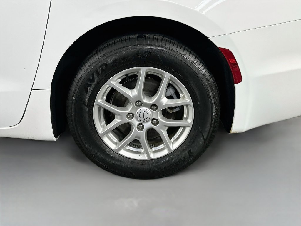 Used 2025 Chrysler Pacifica Select FWD image 33