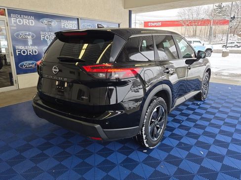 Used 2025 Nissan Rogue SV image 6