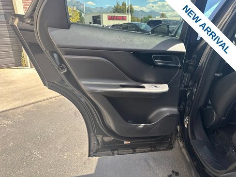 Used 2019 Jaguar F-PACE Prestige AWD/4WD image 16