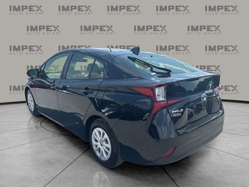 Used 2021 Toyota Prius LE FWD image 2