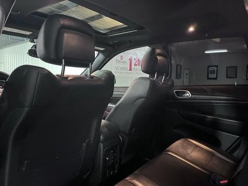 Used 2021 Jeep Grand Cherokee Laredo X AWD/4WD image 10